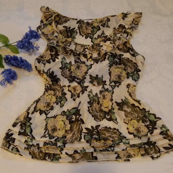 Candie's Tops - Floral blouse